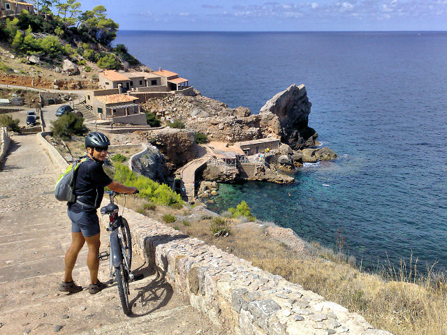 Arribant la Cala d'Estellencs.