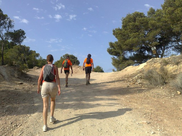 Pujant cap al Coll des Vent, en direcció a Cala d'Egos