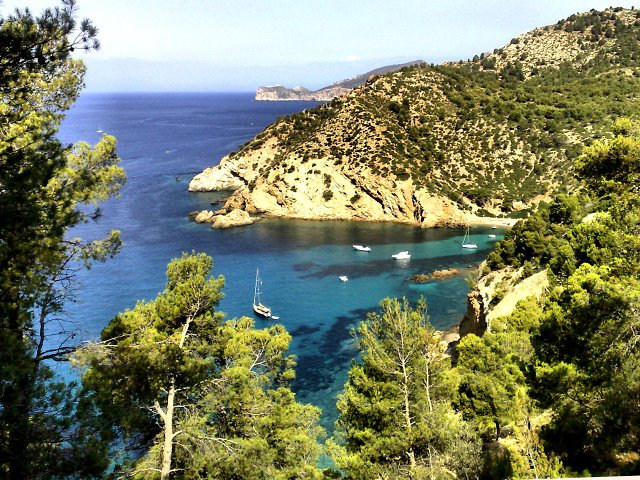 Baixant cap a Cala d'Egos