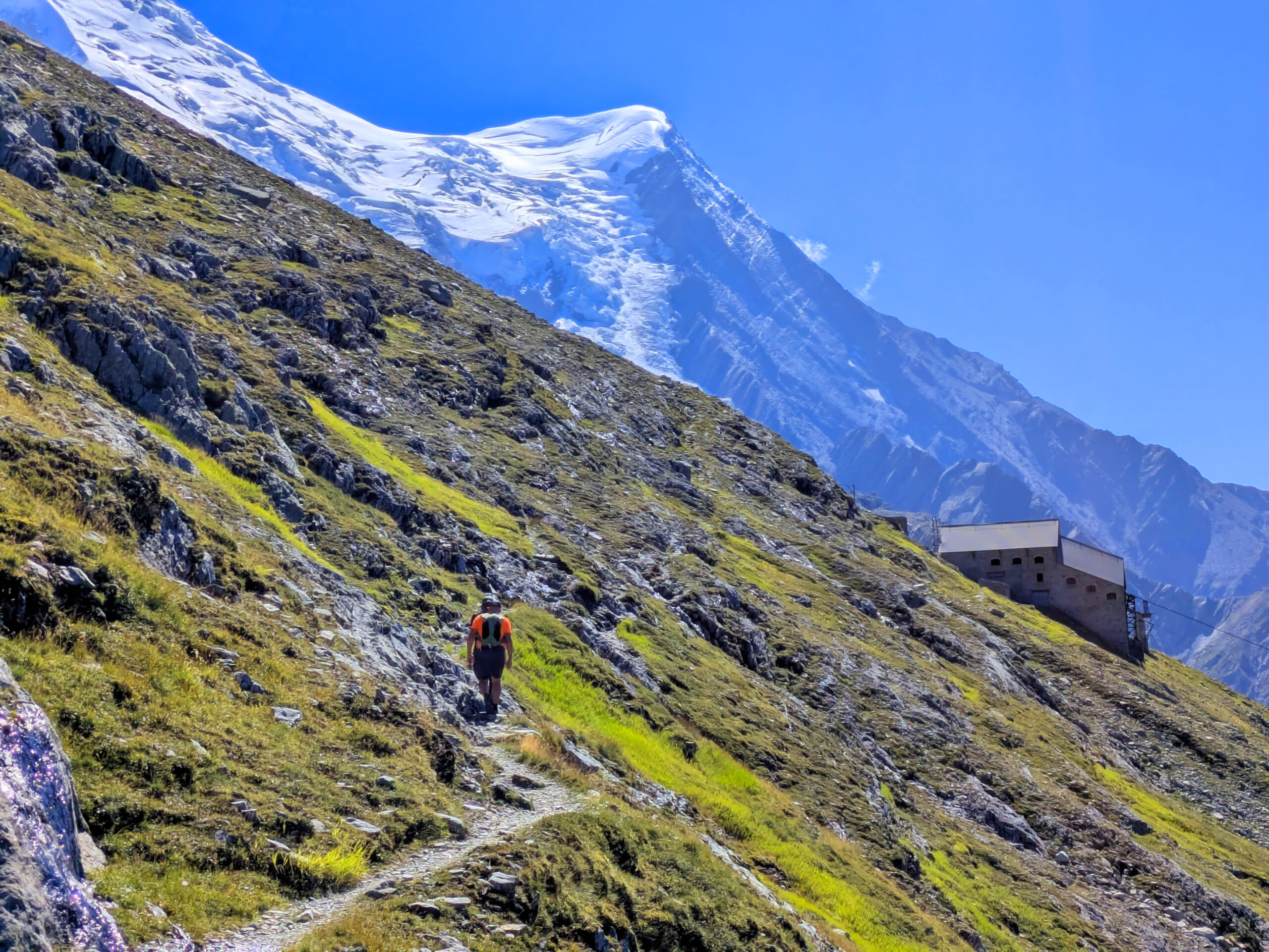 Anant cap a l'antiga estació del telefèric dels Glaciers