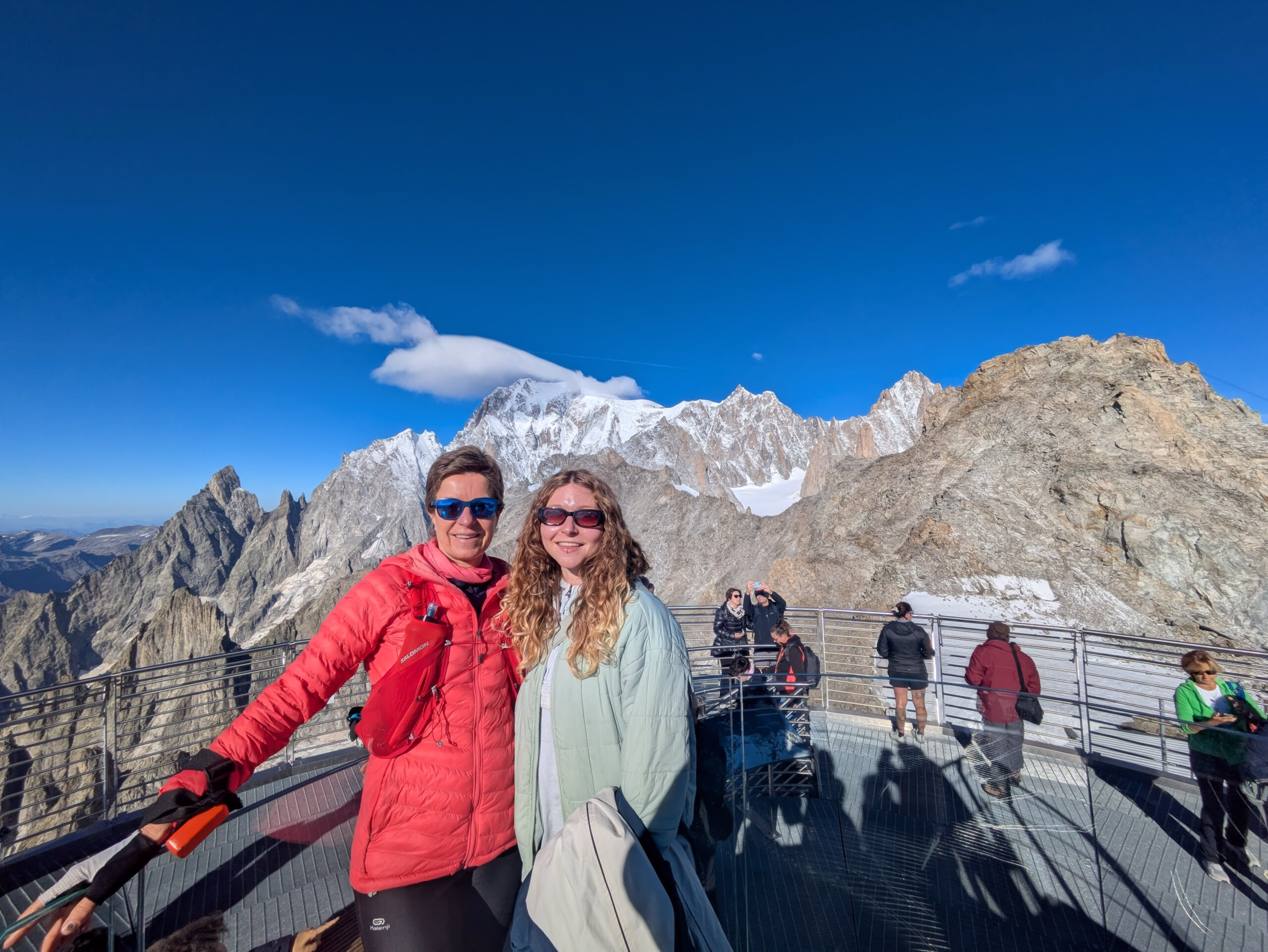 Vistes del Mont Blanc des de la Punta Helbronner, costat itialià, amb una simpàtica al·lota que vaig conéixer per allà