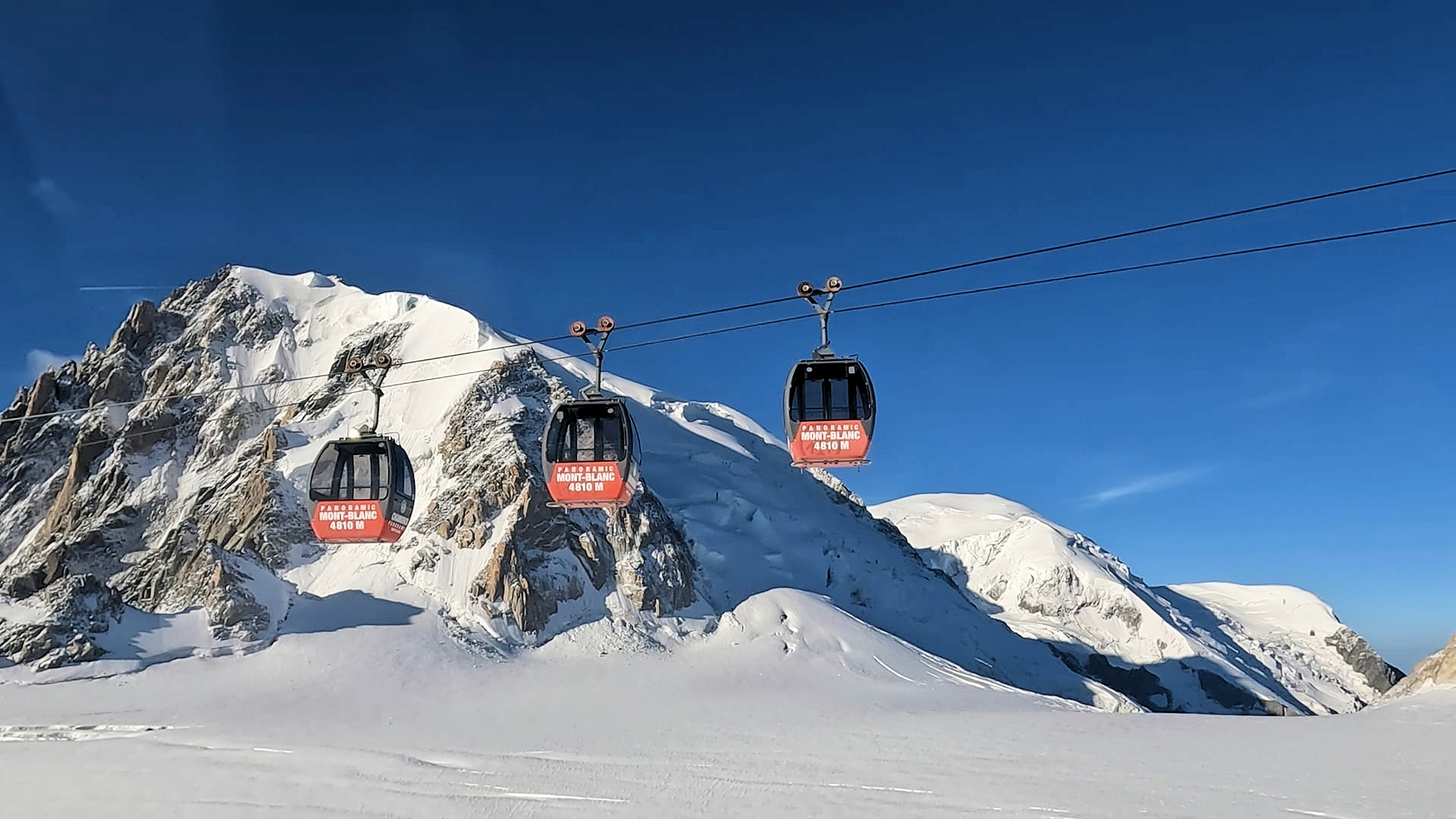 Funiculars del Panoramic Mont Blanc sobre la Valle Blanche
